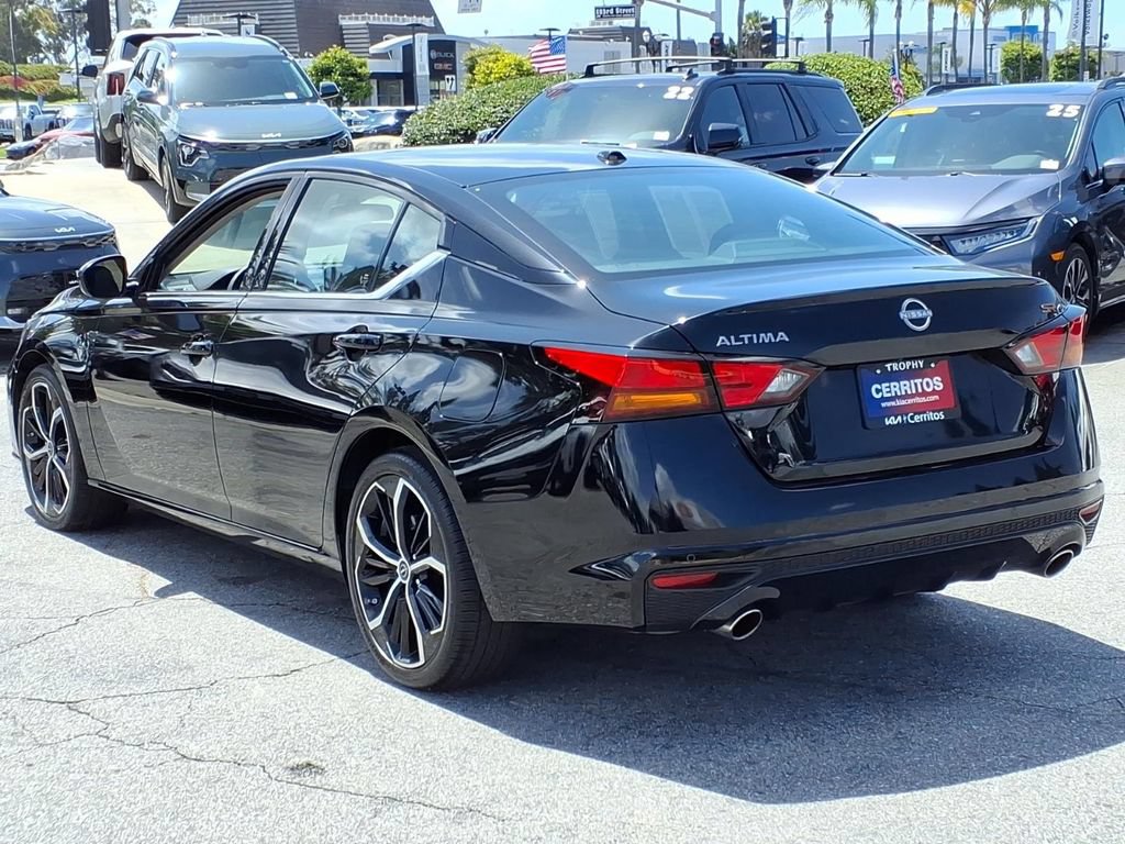 Used 2023 Nissan Altima 2.5 SR FWD image 7
