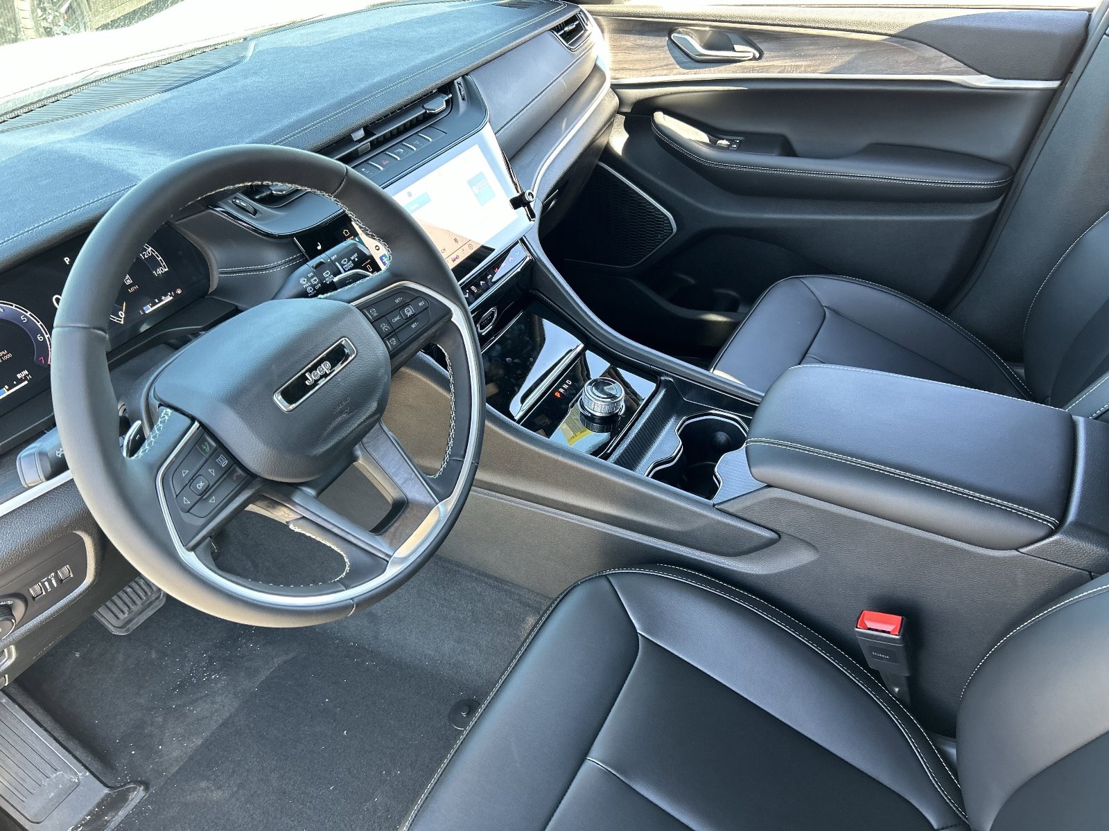 New 2026 Jeep Grand Cherokee Limited w/ Limited Altitude Package RWD image 16