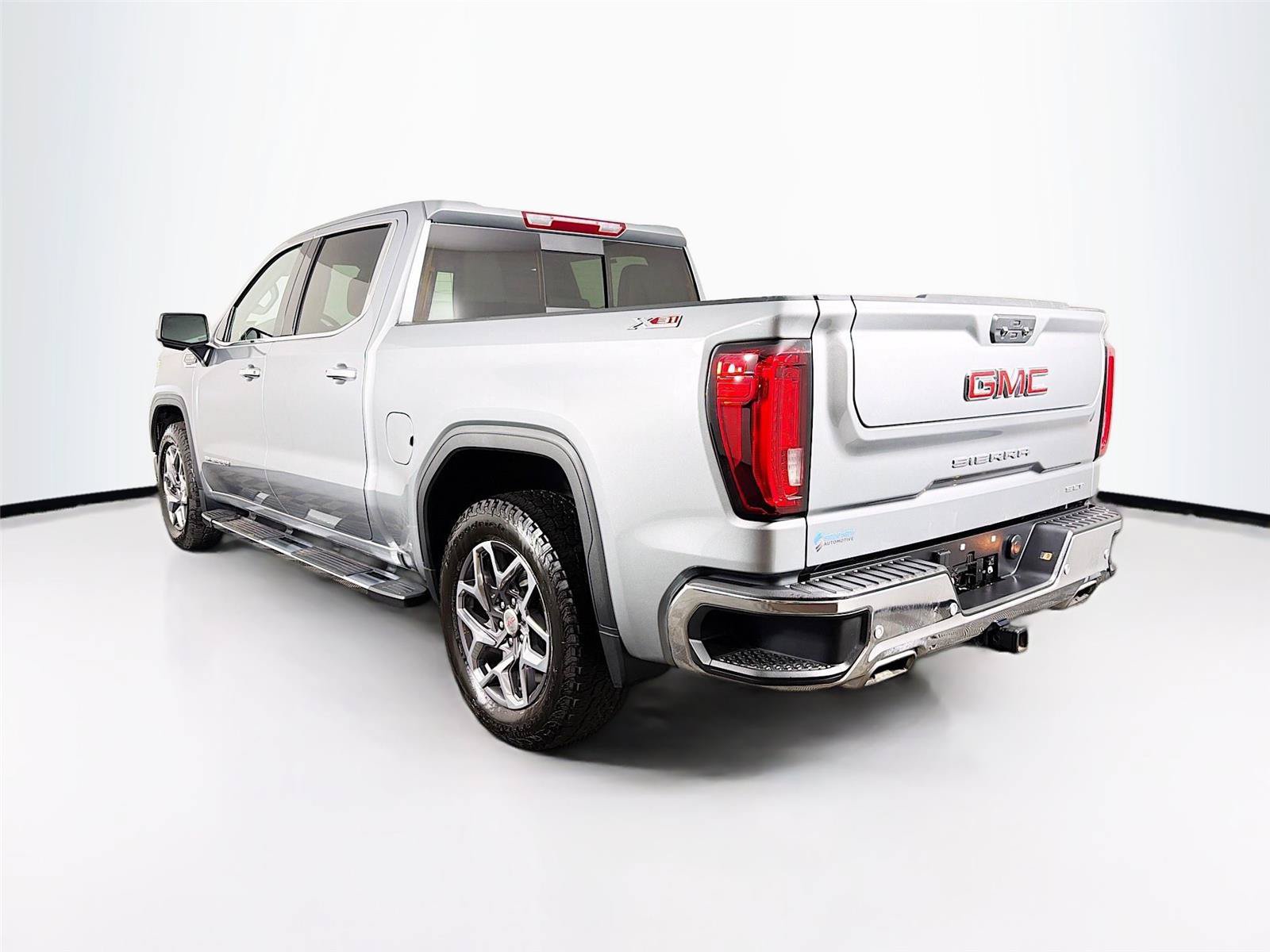 Used 2024 GMC Sierra 1500 SLT w/ SLT Premium Plus Package AWD/4WD image 9