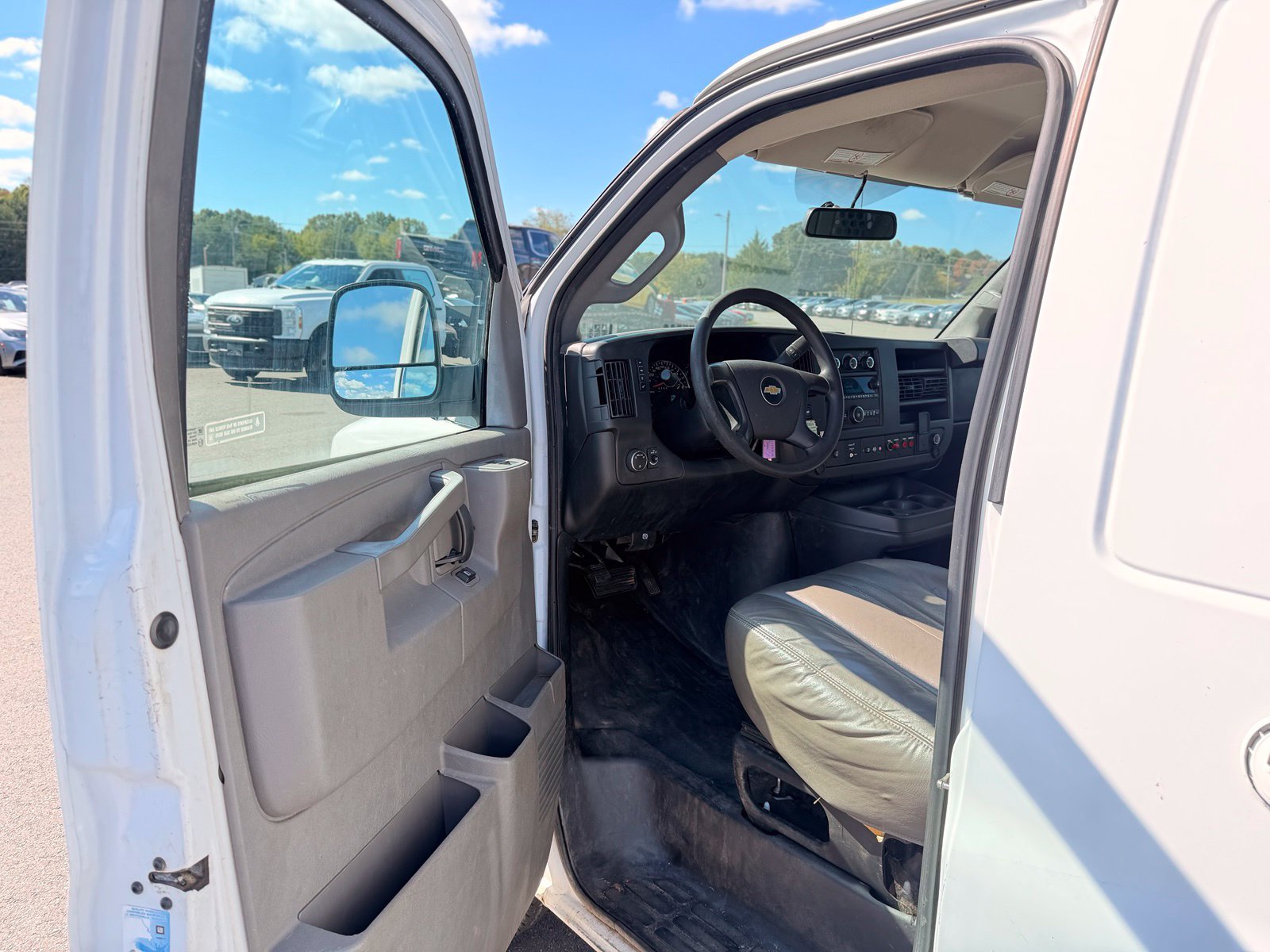 Used 2016 Chevrolet Express 2500 RWD image 15