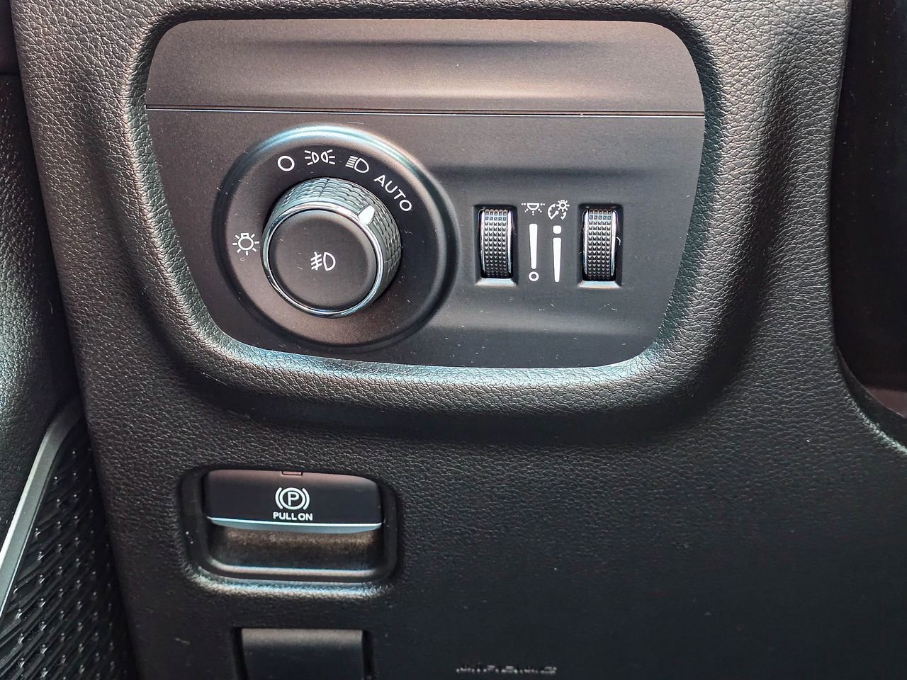 Used 2022 Jeep Grand Cherokee Limited image 28