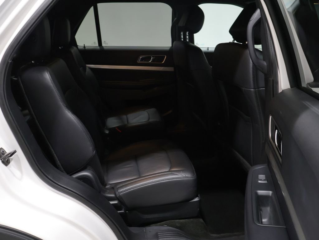 Used 2017 Ford Explorer XLT w/ Equipment Group 202A image 24