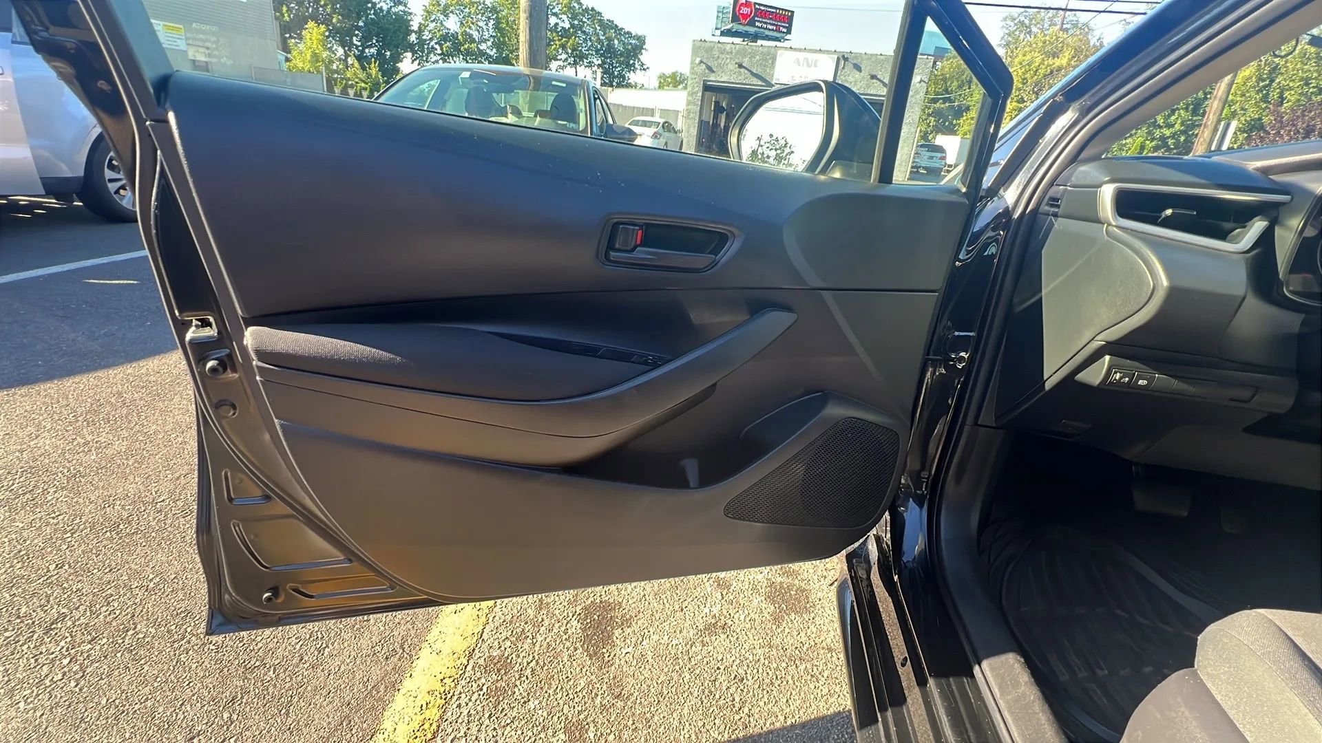 Used 2022 Toyota Corolla LE image 22