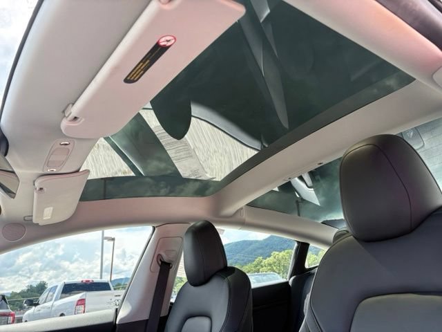 Used 2022 Tesla Model 3 Long Range AWD/4WD image 24