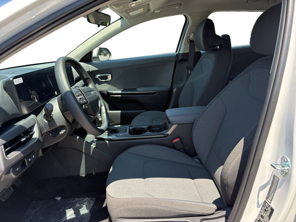 New 2025 Kia K4 LXS FWD image 9