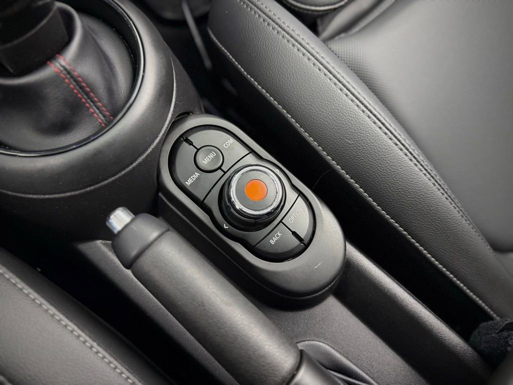 Used 2021 MINI Cooper S w/ Premium Package image 26