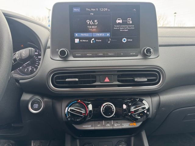 Used 2023 Hyundai Kona SEL w/ Winter Weather Package image 15