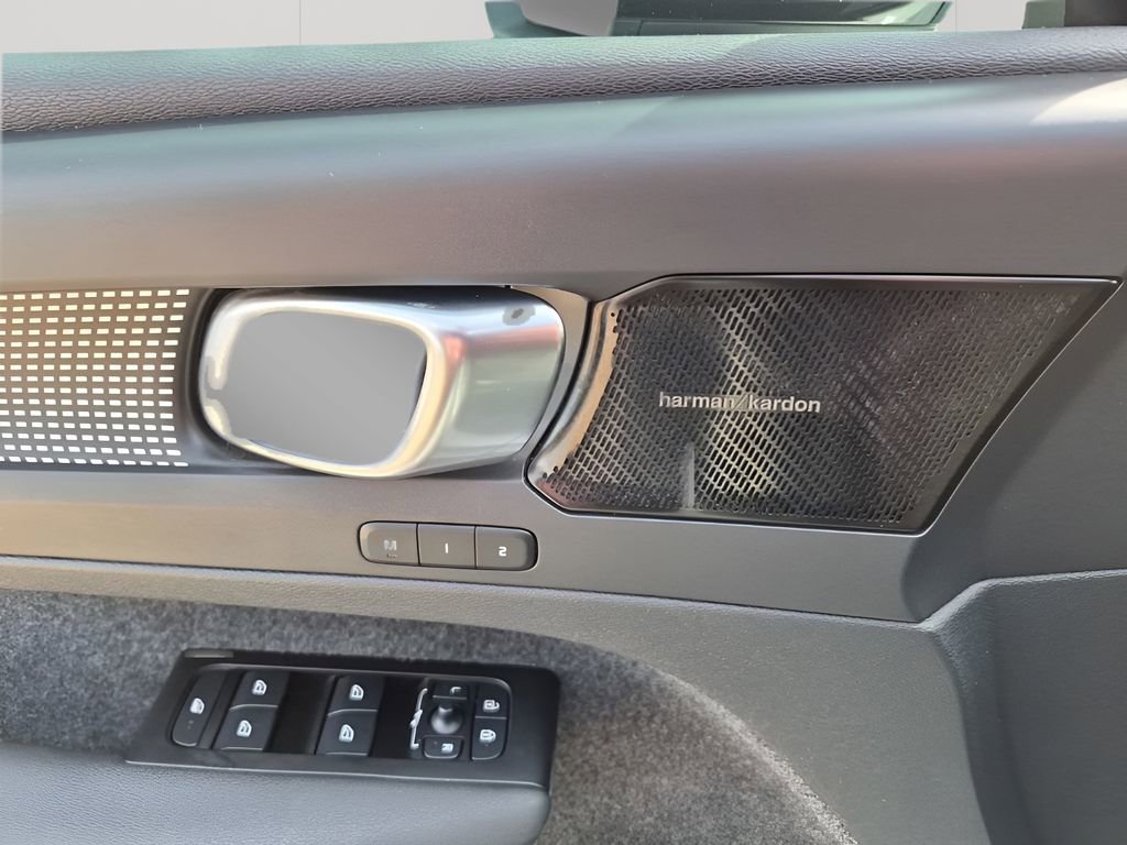 Used 2022 Volvo XC40 T5 R-Design w/ Advanced Package AWD/4WD image 27