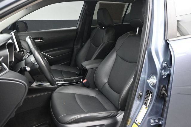Used 2024 Toyota Corolla Cross XLE w/ Convenience Package AWD/4WD image 4