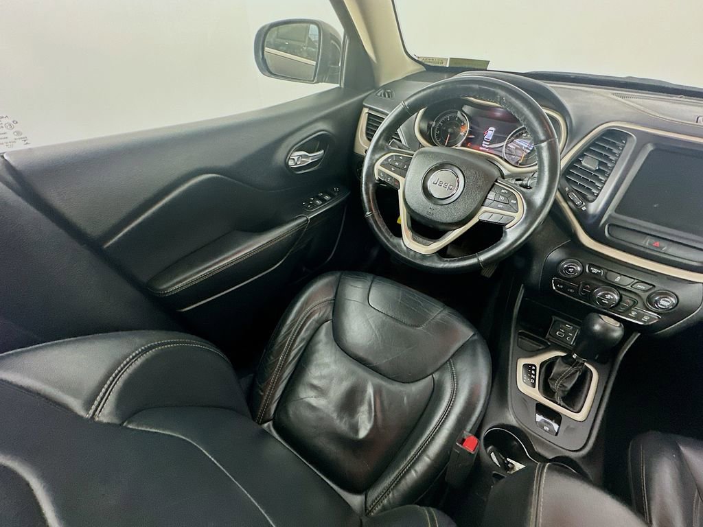 Used 2016 Jeep Cherokee Limited image 9