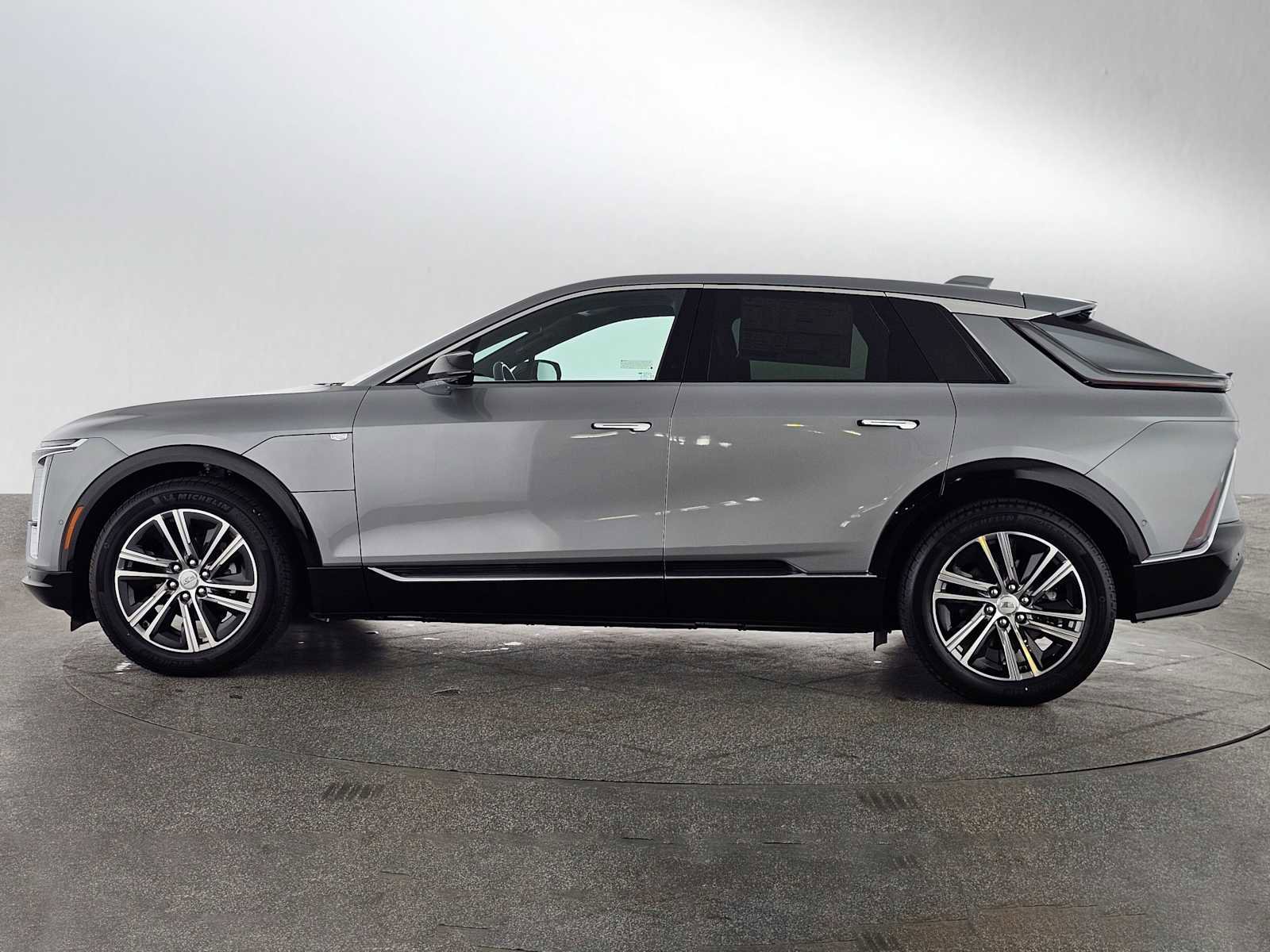 Used 2026 Cadillac Lyriq Luxury w/ LPO, Floor Liner Package RWD image 6