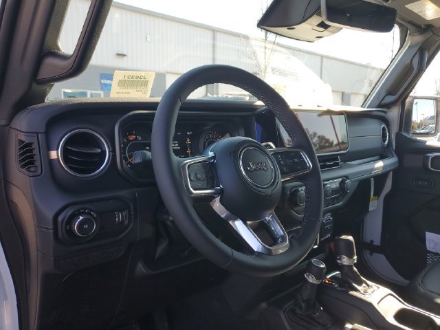 New 2026 Jeep Wrangler Unlimited Sahara AWD/4WD image 18