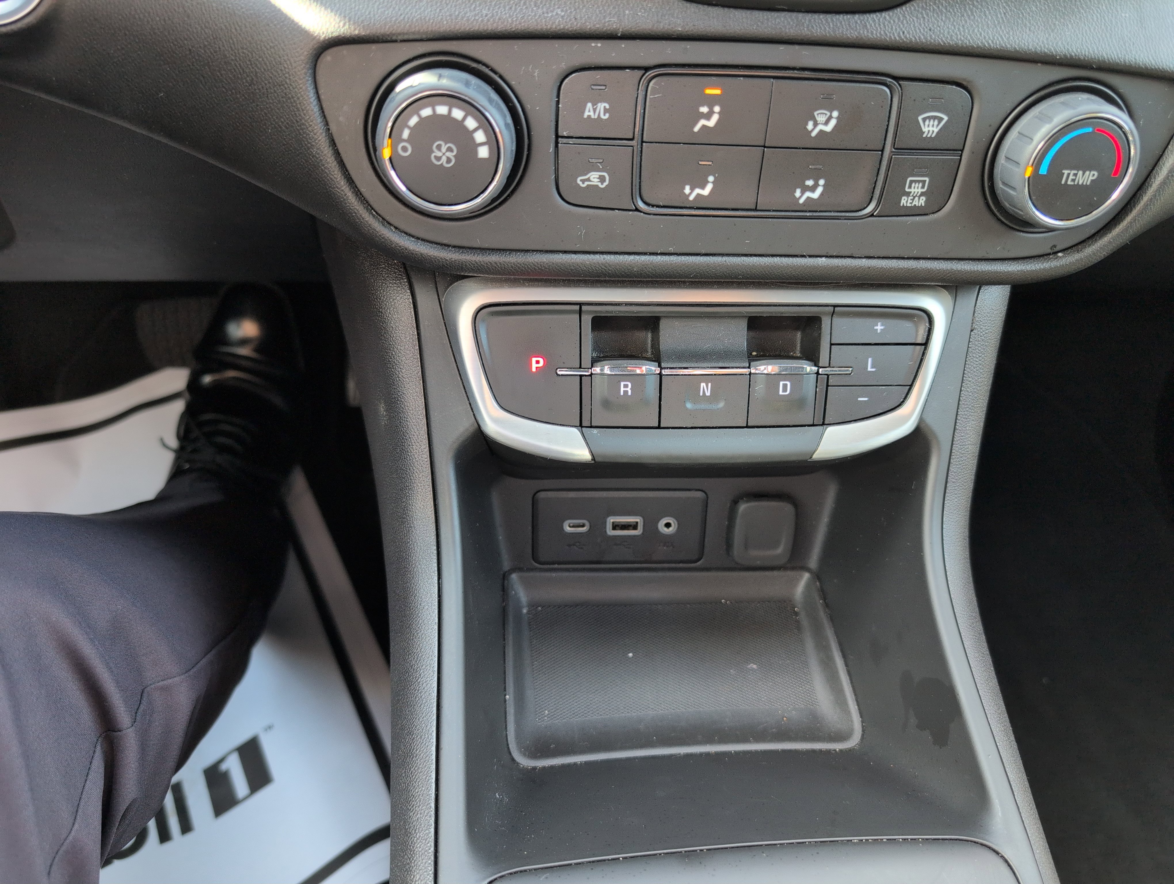 Used 2024 GMC Terrain SLE image 22