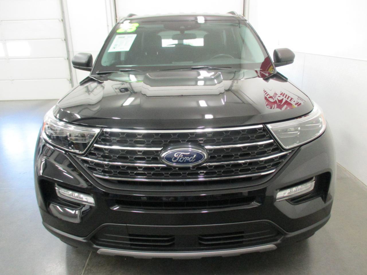 Used 2023 Ford Explorer XLT w/ Equipment Group 202A image 8