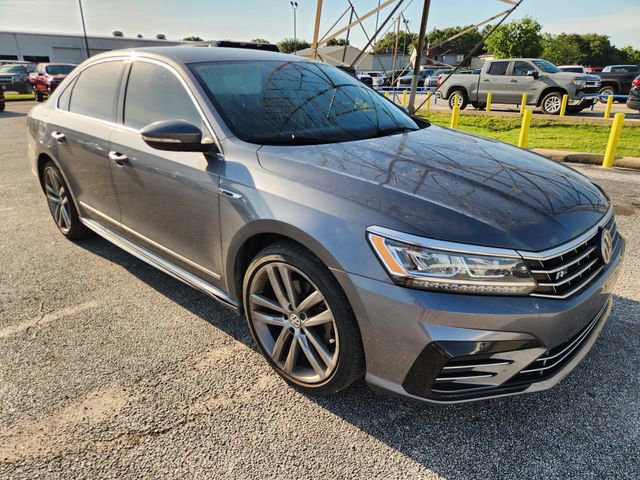 Used 2017 Volkswagen Passat 1.8T R-Line w/ R-Line Lighting Package FWD image 1