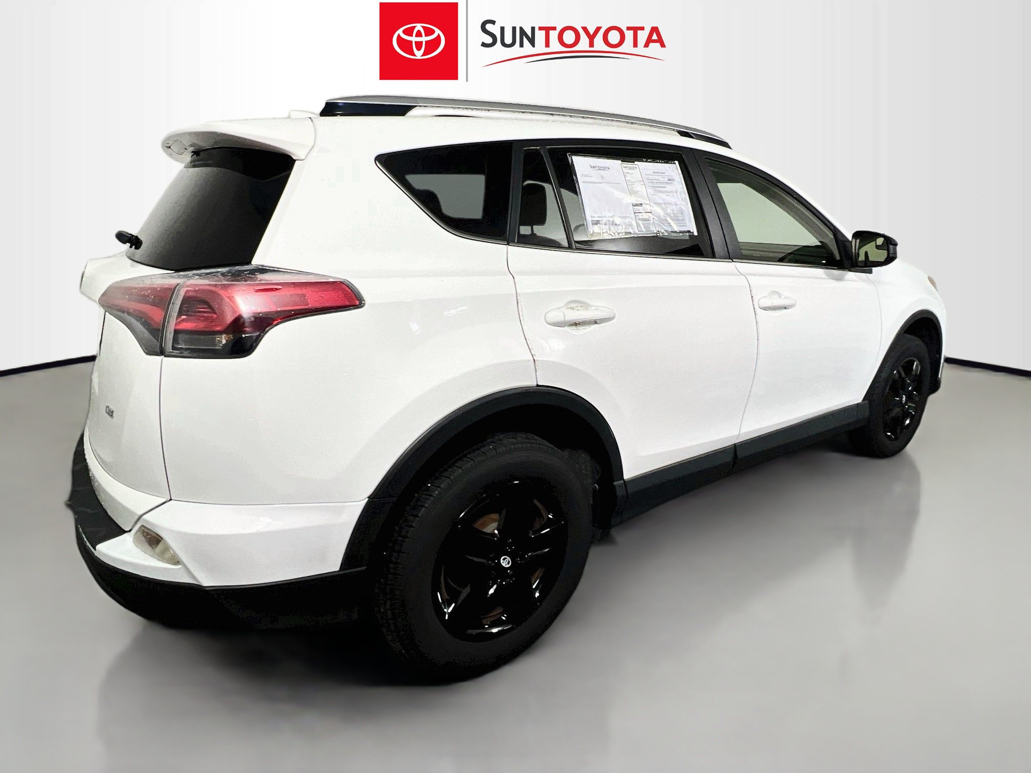 Used 2016 Toyota RAV4 LE FWD image 4