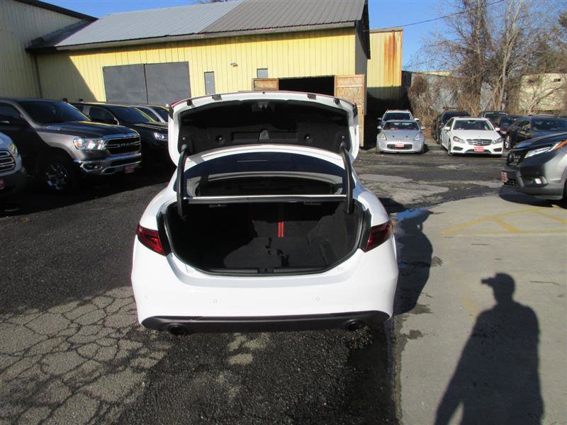 Used 2019 Alfa Romeo Giulia AWD image 5