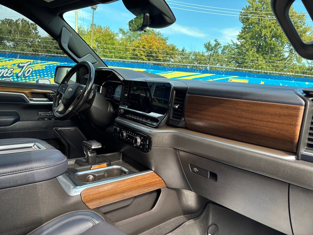 Used 2022 Chevrolet Silverado 1500 High Country w/ High Country Premium Package AWD/4WD image 22