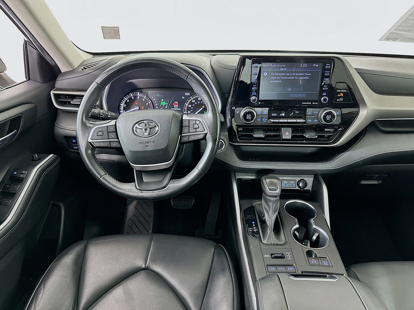 Used 2022 Toyota Highlander XLE AWD/4WD image 24