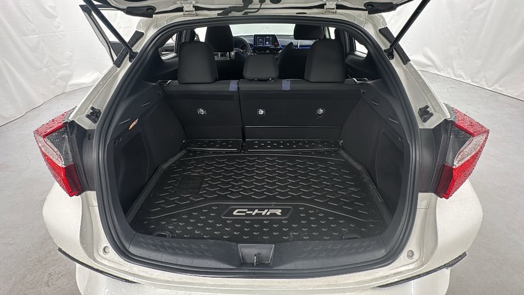 Used 2020 Toyota C-HR XLE image 15