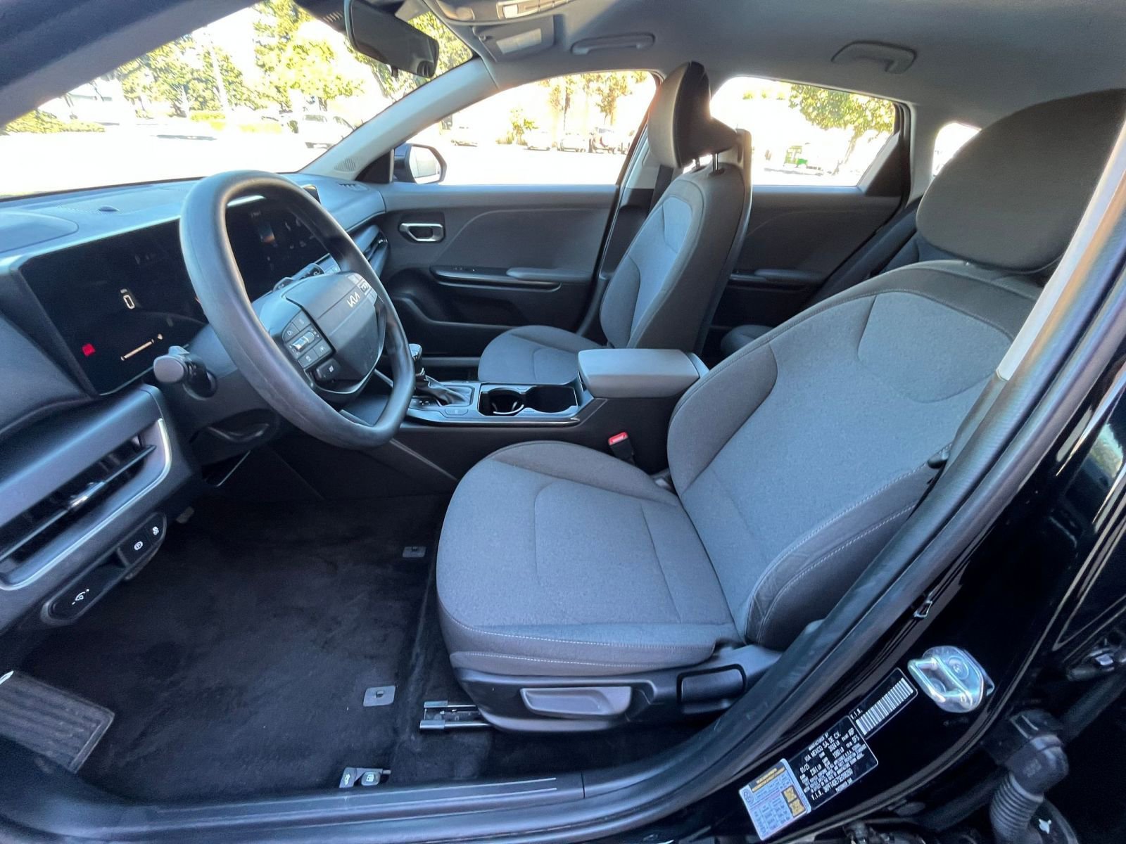 Used 2025 Kia K4 FWD image 25