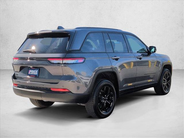 Used 2025 Jeep Grand Cherokee 4WD image 5