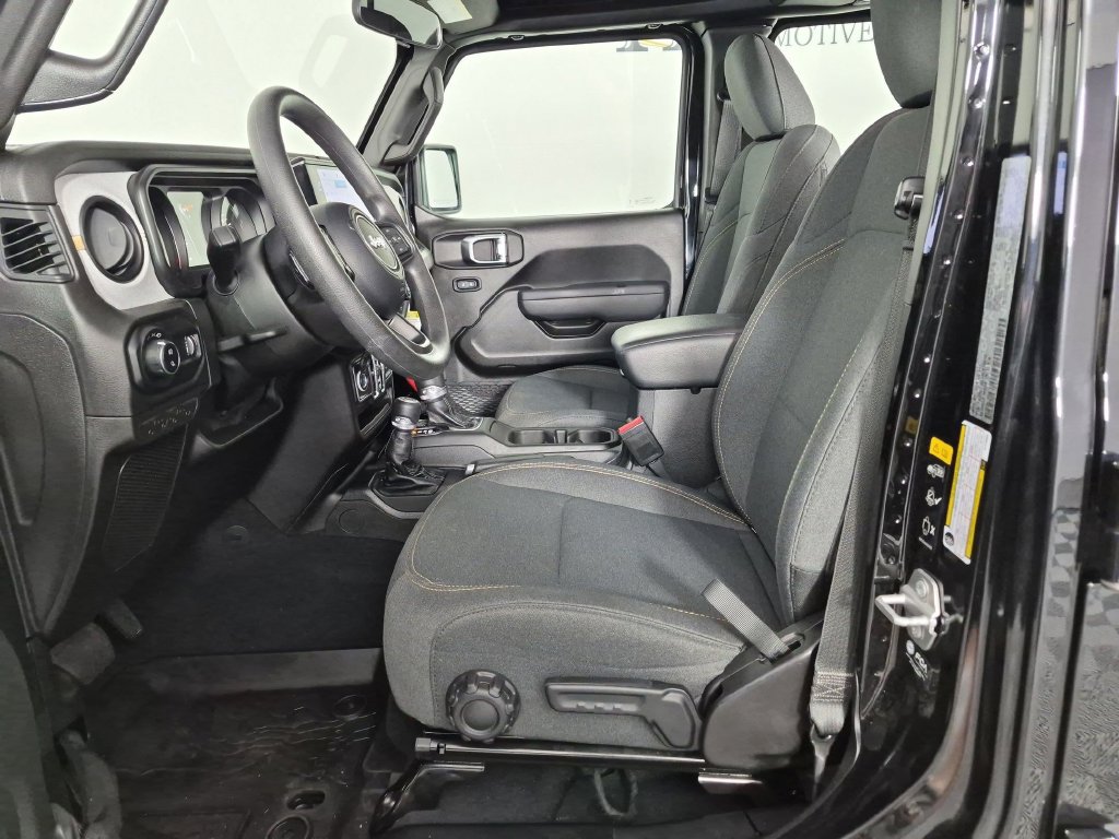 Used 2025 Jeep Gladiator Sport AWD/4WD image 14