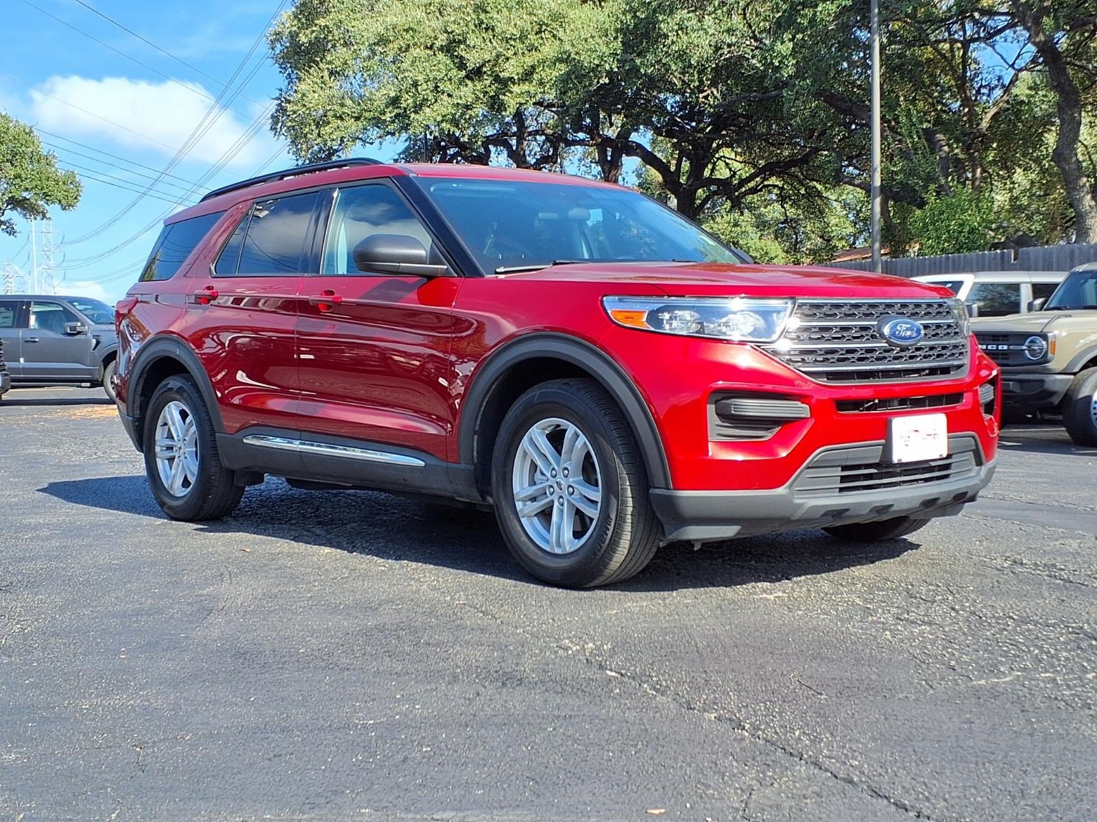 Certified 2024 Ford Explorer XLT RWD image 4