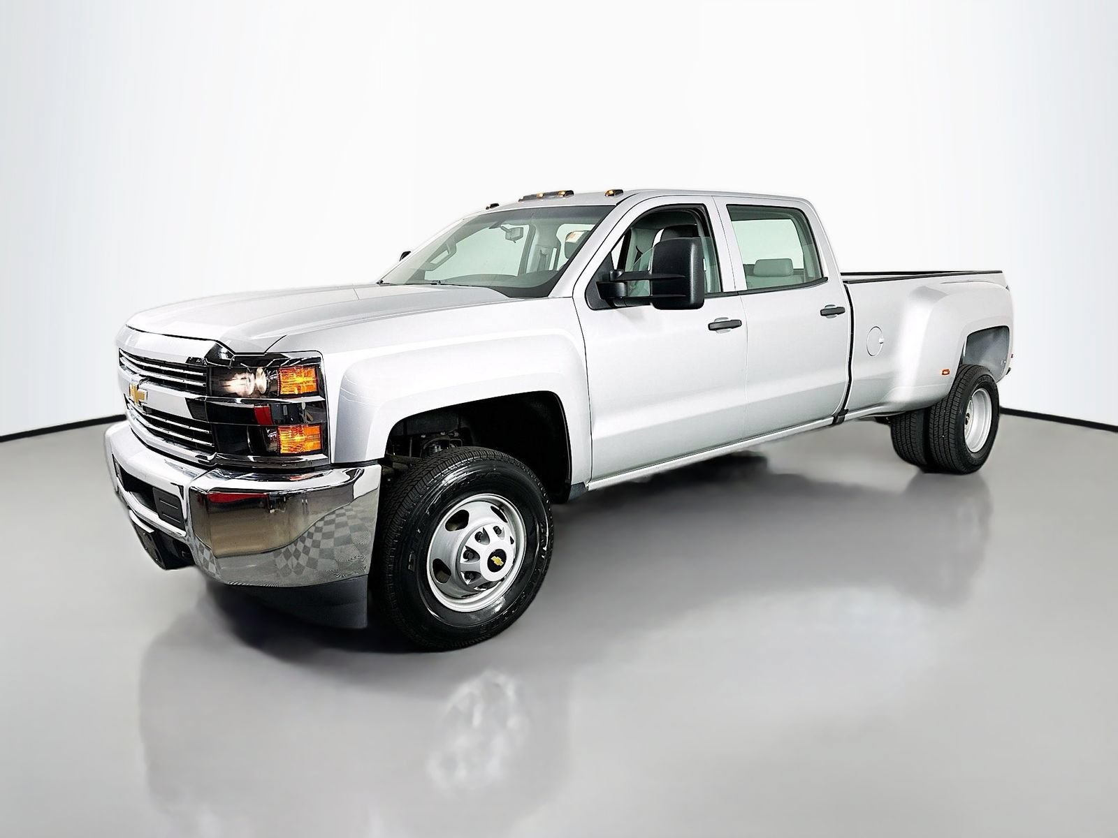 Used 2018 Chevrolet Silverado 3500 W/T RWD image 4