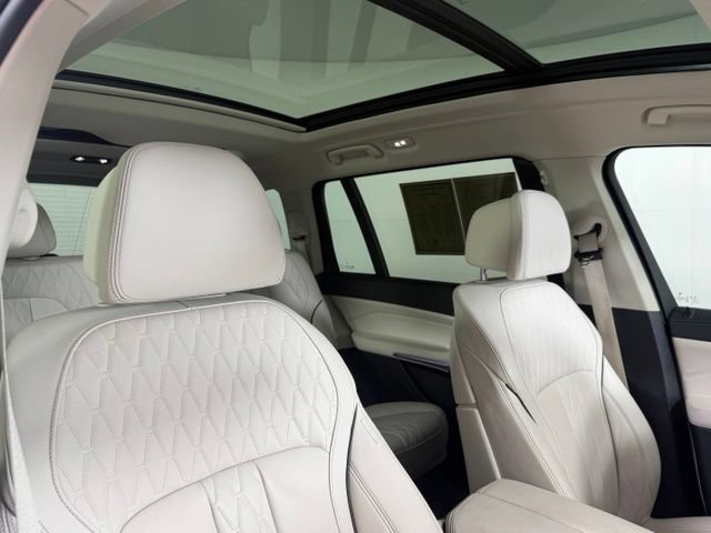 Used 2022 BMW X7 xDrive40i w/ Premium Package AWD/4WD image 32