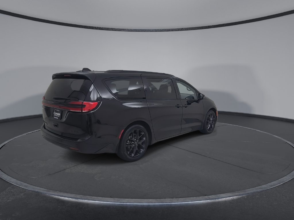Certified 2025 Chrysler Pacifica Limited FWD image 17
