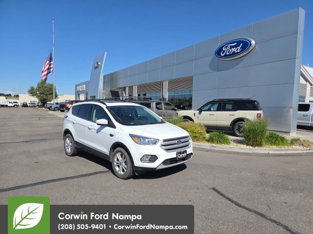 Used 2018 Ford Escape SE w/ Ford Safe & Smart Package AWD/4WD video 2