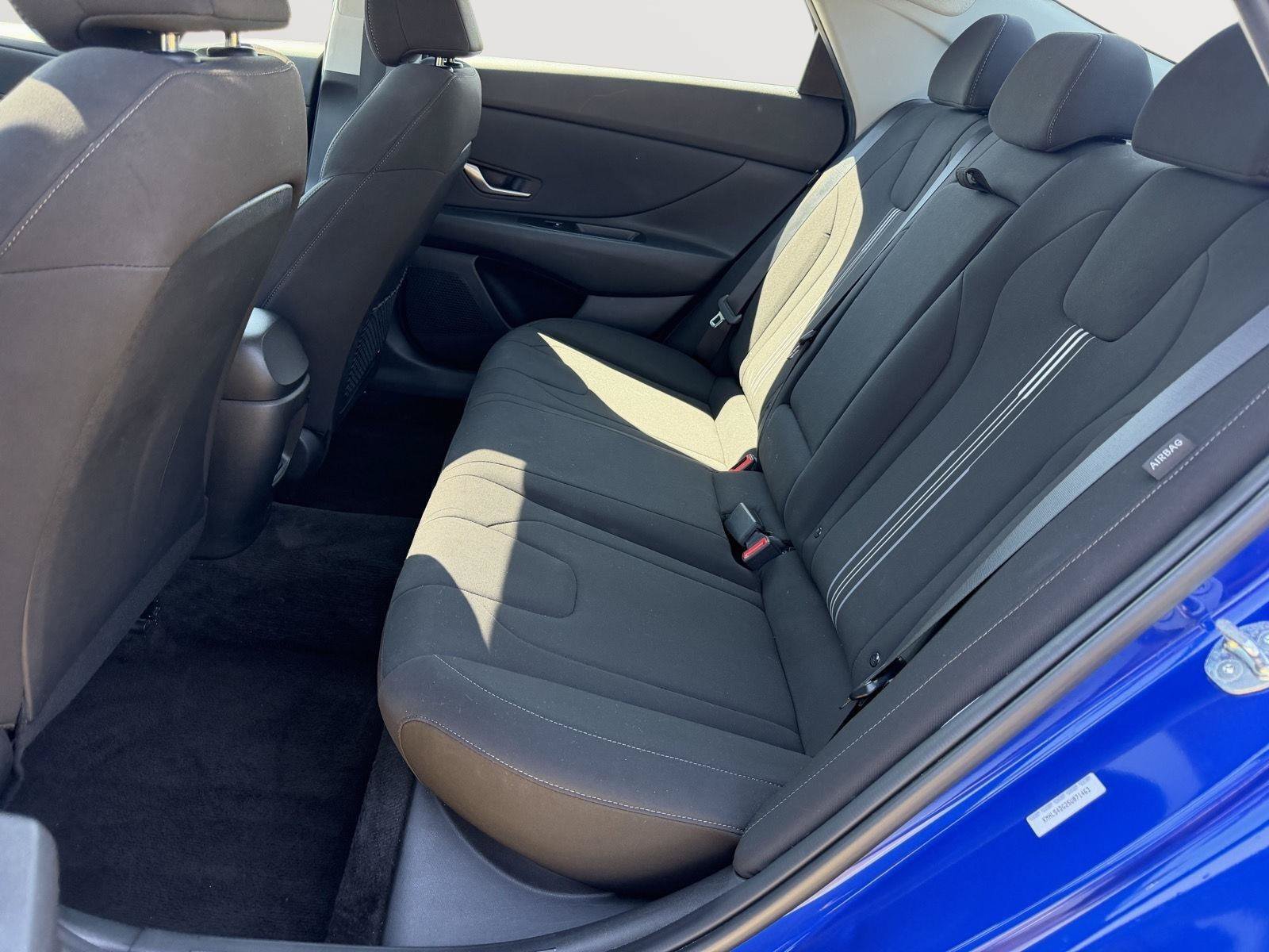Used 2025 Hyundai Elantra SEL FWD image 22