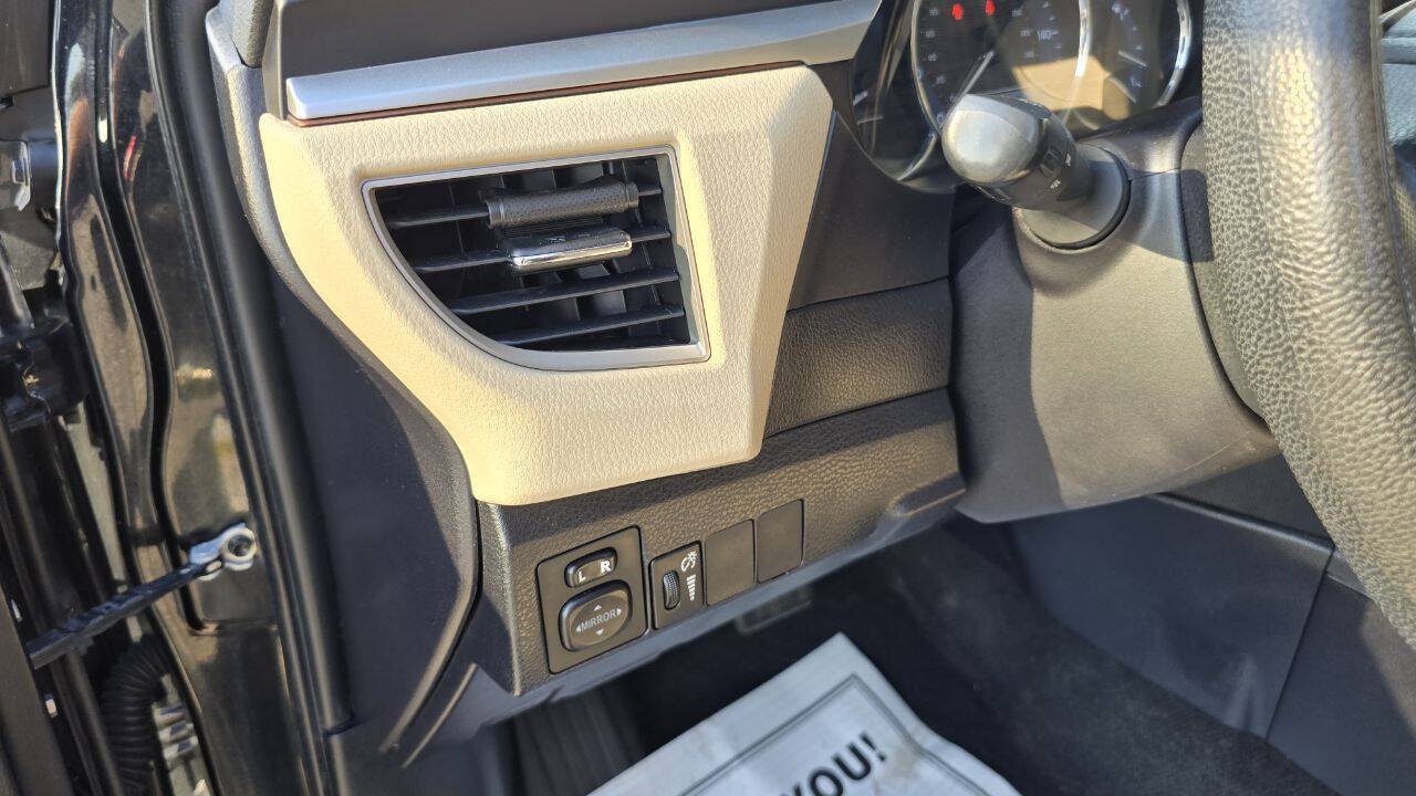 Used 2015 Toyota Corolla LE FWD image 37