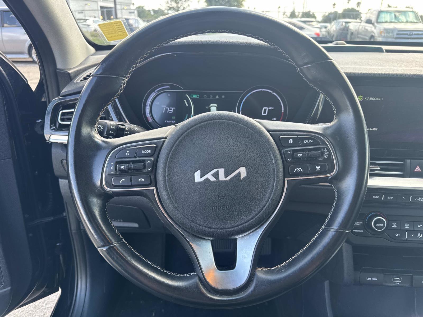 Used 2022 Kia Niro EX image 8