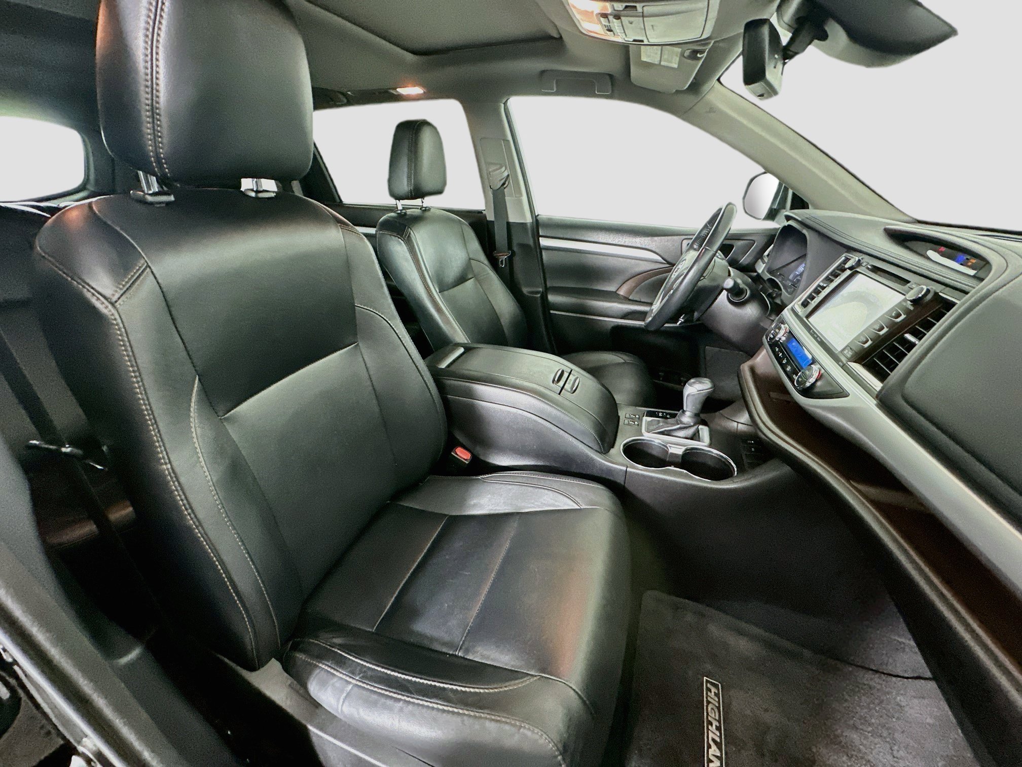 Used 2018 Toyota Highlander XLE FWD image 32