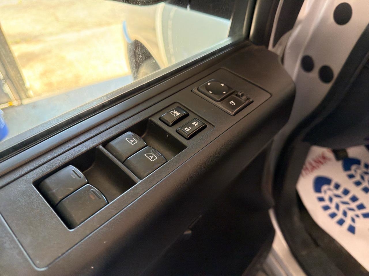 Used 2013 Nissan Titan SV AWD/4WD image 17