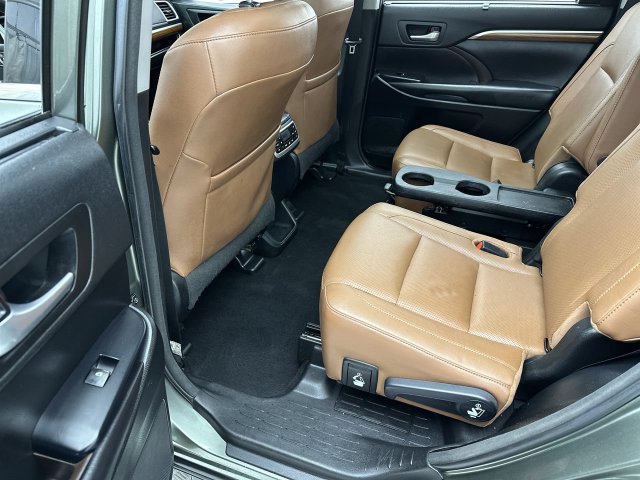Used 2018 Toyota Highlander Limited Platinum AWD/4WD image 22