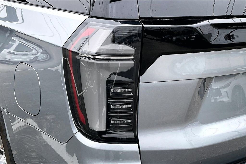 Used 2025 Chevrolet Suburban Premier image 41