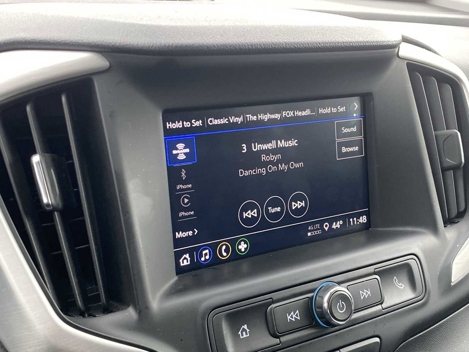 Used 2024 GMC Terrain SLE image 28