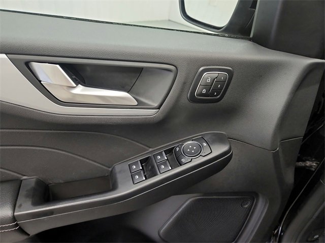 Used 2025 Ford Escape Platinum image 31