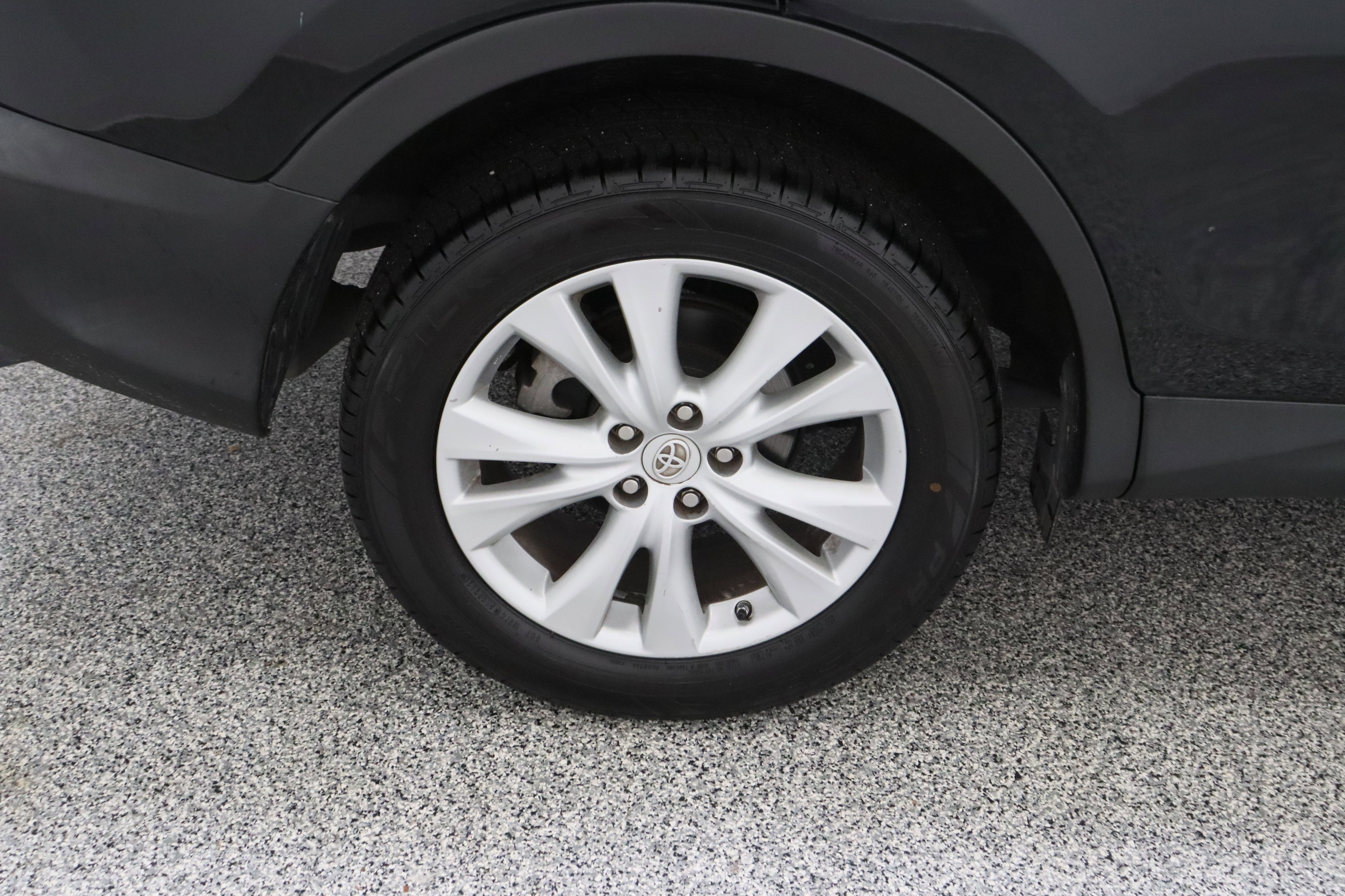 Used 2015 Toyota RAV4 Limited w/ Technology Package FWD image 6