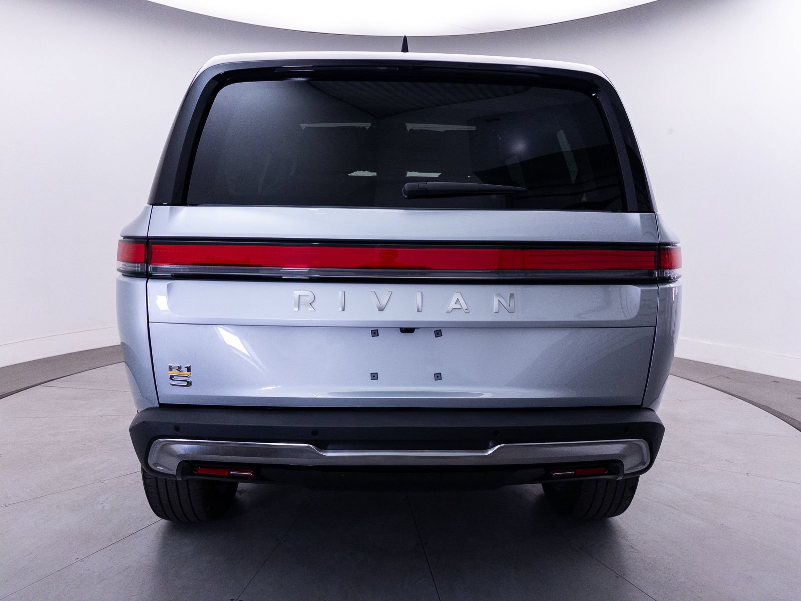 Used 2024 Rivian R1S Adventure AWD/4WD image 16