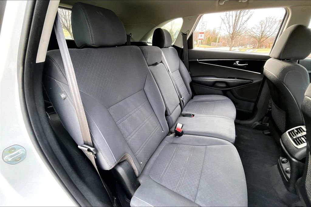 Used 2019 Kia Sorento LX image 29