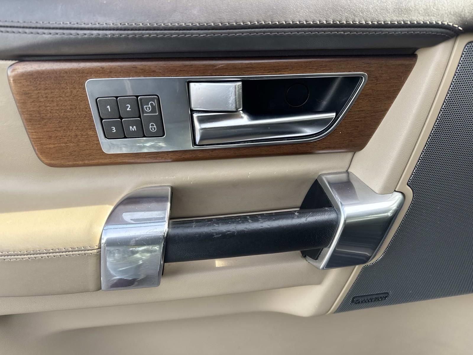 Used 2016 Land Rover LR4 HSE LUX image 20