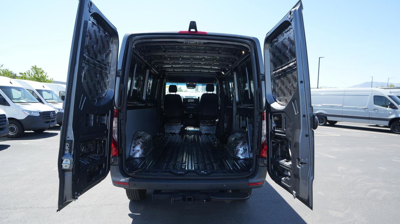 Used 2024 Mercedes-Benz Sprinter 2500 image 4