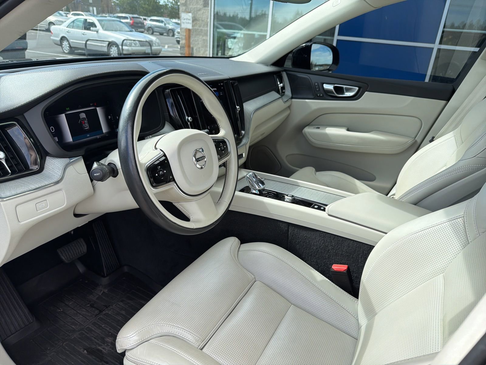 Used 2024 Volvo XC60 B5 Ultimate w/ Protection Package Premier image 19