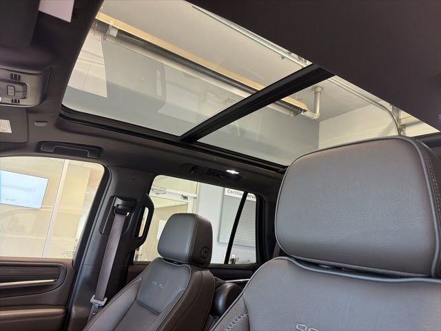 Used 2023 GMC Yukon Denali AWD/4WD image 2