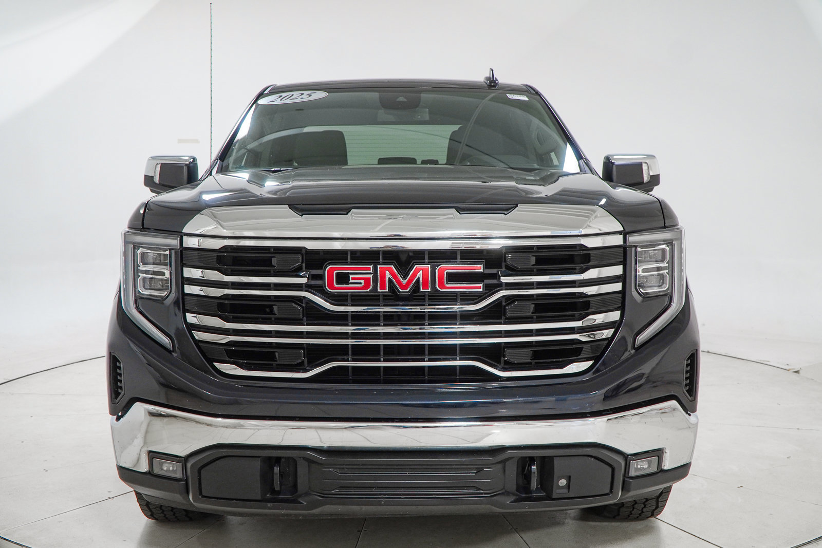 Used 2025 GMC Sierra 1500 SLT AWD/4WD image 2