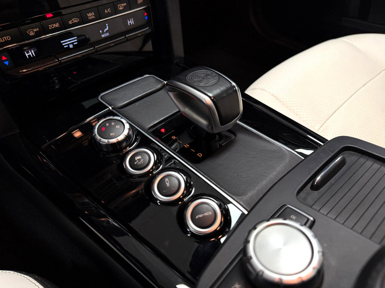 Used 2013 Mercedes-Benz E 63 AMG Sedan w/ AMG Performance Pkg image 23